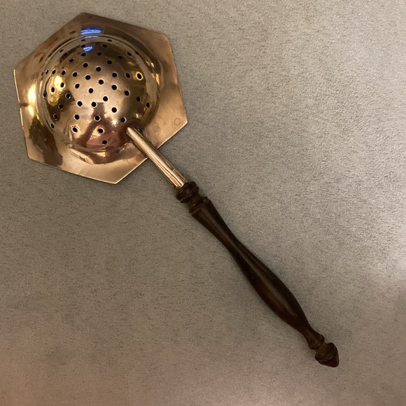 ANTIQUE STERLING TEA STRAINER with WOODEN HANDLE - Picture 13 of 13